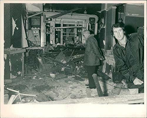 Vintage fotó az I. R. A robbantások londonban:cdr robert huntly.