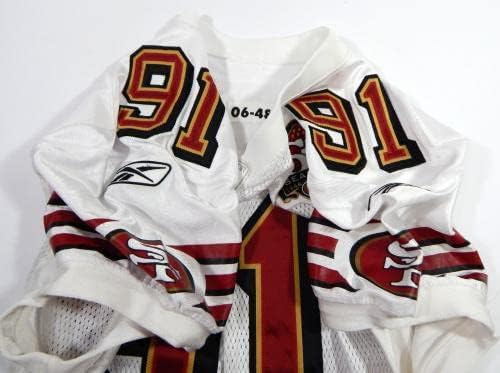 2006-ban a San Francisco 49ers Anthony Adams 91 Játék Kiadott Fehér Jersey-60 P 48 62 - Aláíratlan NFL Játék Használt Mezek