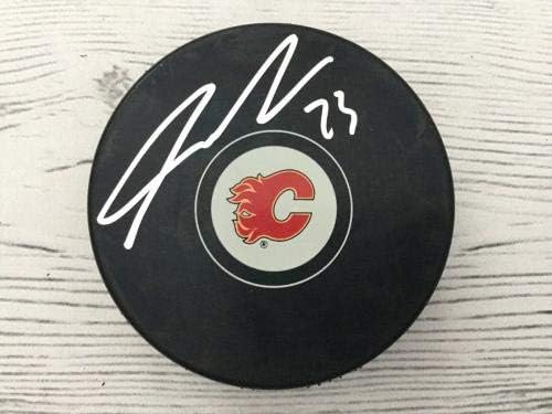 Sean Monahan Aláírt Dedikált Calgary Flames Jégkorong PSA DNS-COA-egy - Dedikált NHL Korong