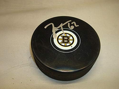 Zach Trotmant Aláírt Boston Bruins Jégkorong Dedikált 1B - Dedikált NHL Korong